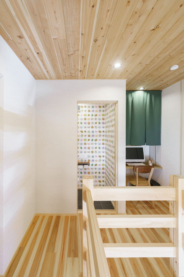 かみえ工務店 【2000万円台前半】吹抜けやウッドデッキで抜け感のあるLDKに。無節の桧が美しい「自然素材の家」の建築実例画像8