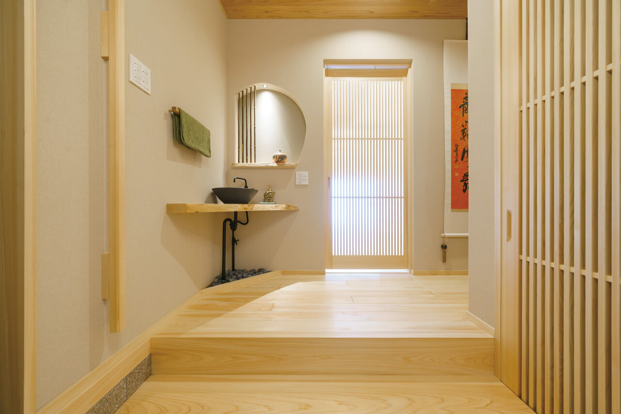 かみえ工務店 【2000万円台前半】吹抜けやウッドデッキで抜け感のあるLDKに。無節の桧が美しい「自然素材の家」の建築実例画像9