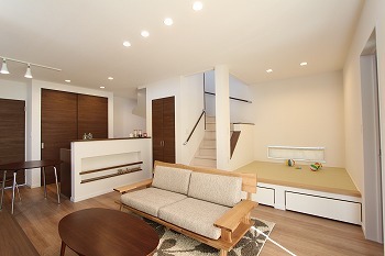 プラネットホーム すっきりスクエアデザインの外観と、ミッドセンチュリーテイストなインテリアが素敵なお家の建築実例画像3