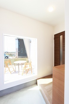 プラネットホーム すっきりスクエアデザインの外観と、ミッドセンチュリーテイストなインテリアが素敵なお家の建築実例画像4