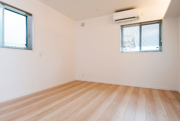 プラネットホーム 吹き抜けの大空間リビングとスケルトン階段が家族をつなぐ、ナチュラルモダンテイストの家の建築実例画像7