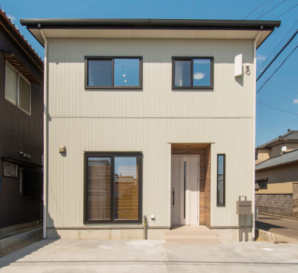 プラネットホーム 吹き抜けの大空間リビングとスケルトン階段が家族をつなぐ、ナチュラルモダンテイストの家の建築実例画像10