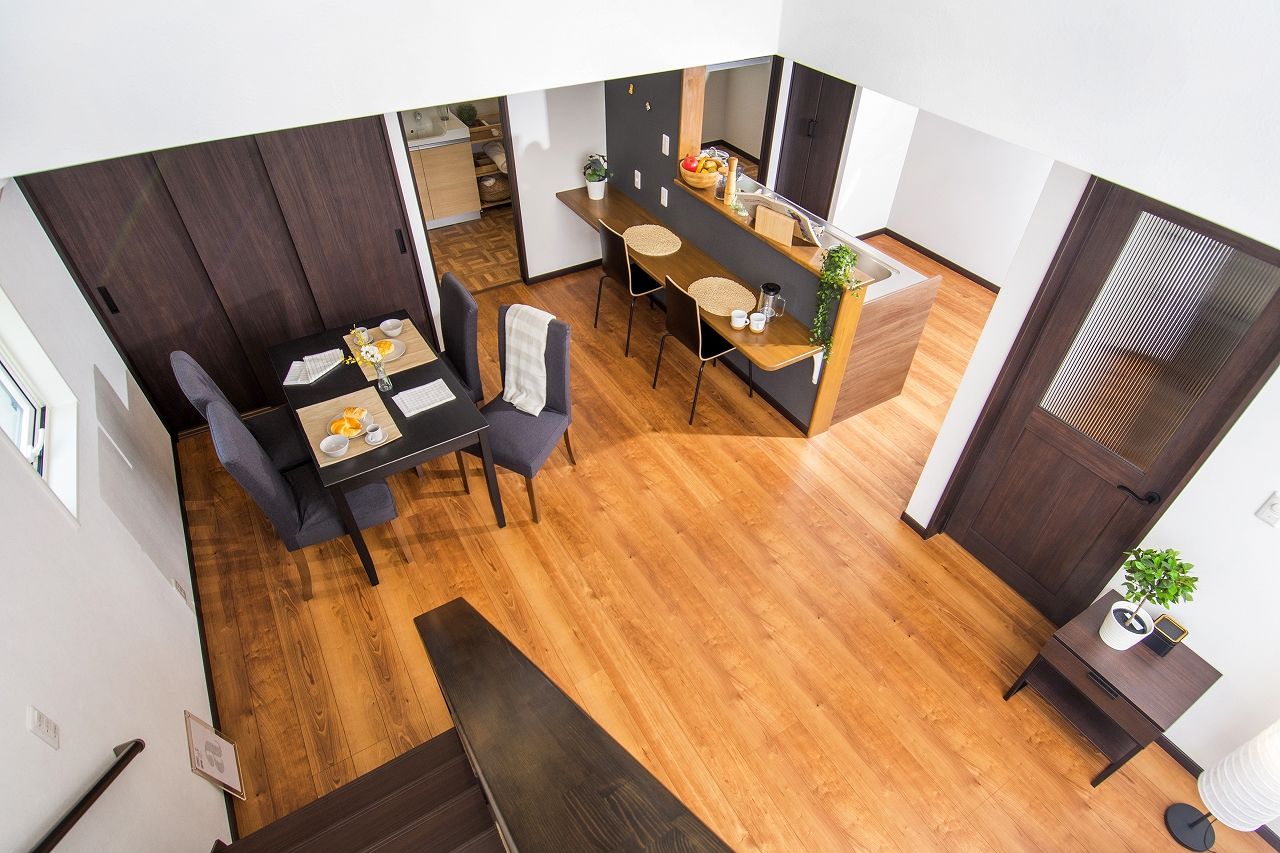 プラネットホーム 【本体価格1,755万円】シックな装いで統一された、上質さを感じる和モダンテイストの家の建築実例画像5