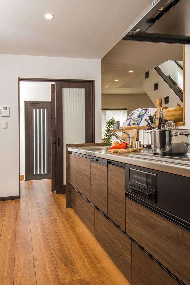 プラネットホーム 【本体価格1,755万円】シックな装いで統一された、上質さを感じる和モダンテイストの家の建築実例画像7