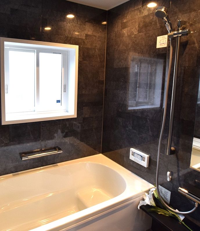 プラネットホーム 【本体価格1,755万円】シックな装いで統一された、上質さを感じる和モダンテイストの家の建築実例画像9