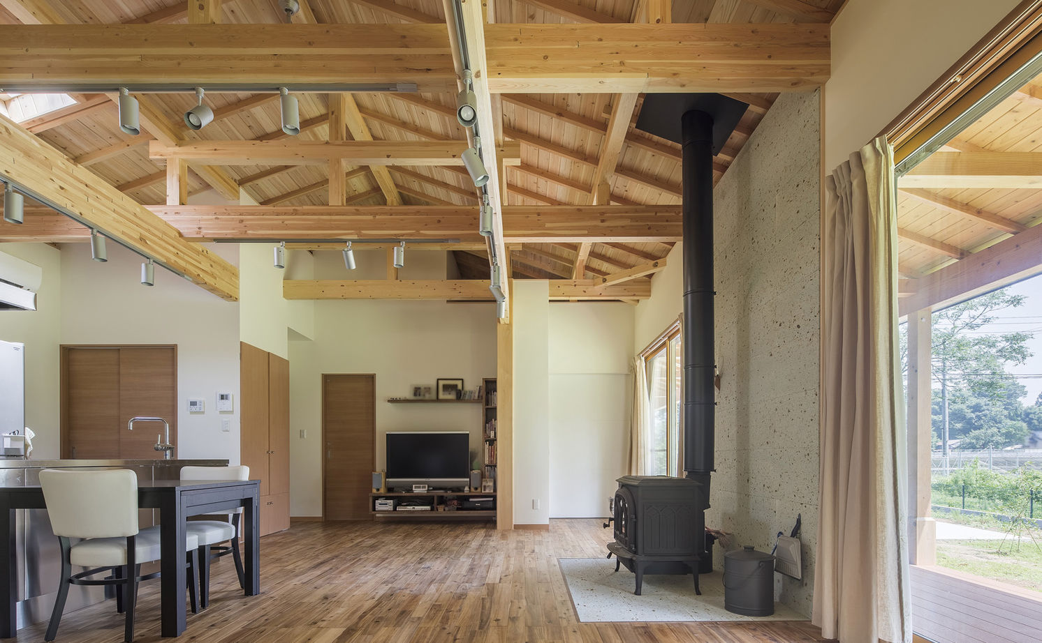 Azuma(吾妻建築店) 【2000万円～2500万円/31.6坪】愛する車をひとつ屋根の下に　『和』の美意識が生きる平屋の建築実例画像3