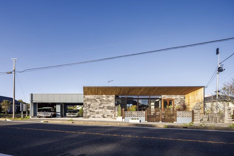 Azuma(吾妻建築店) 【平屋】圧巻の開口から差し込む光。美しさを形造るリゾートな平屋の建築実例画像9