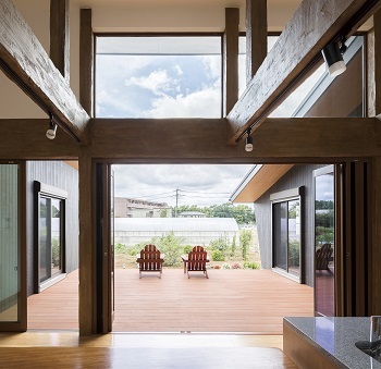 Azuma(吾妻建築店) 【2500万円～3000万円/37.5坪】大切に育てた野菜に注ぐ太陽　青空と庭を眺める特別な日常を感じる平屋の建築実例画像4