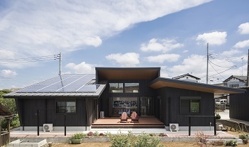 Azuma(吾妻建築店) 【2500万円～3000万円/37.5坪】大切に育てた野菜に注ぐ太陽　青空と庭を眺める特別な日常を感じる平屋の建築実例画像7