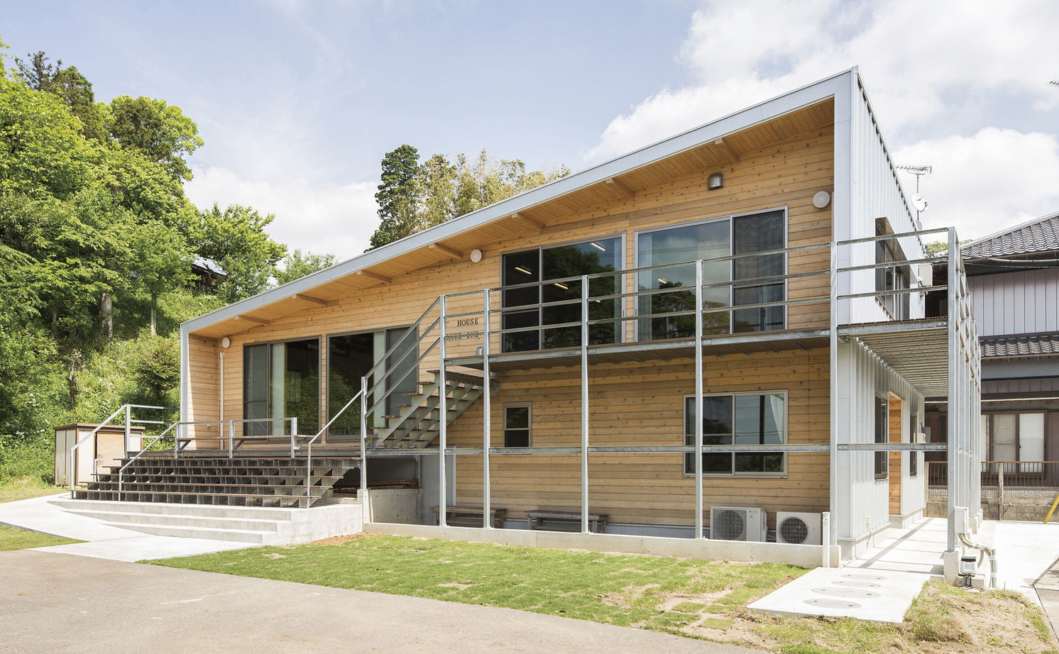 Azuma(吾妻建築店) 【3000万円～3500万円/59.4坪】美しく変化する素材を愉しみ、パノラマ絶景を日常にする家の建築実例画像1