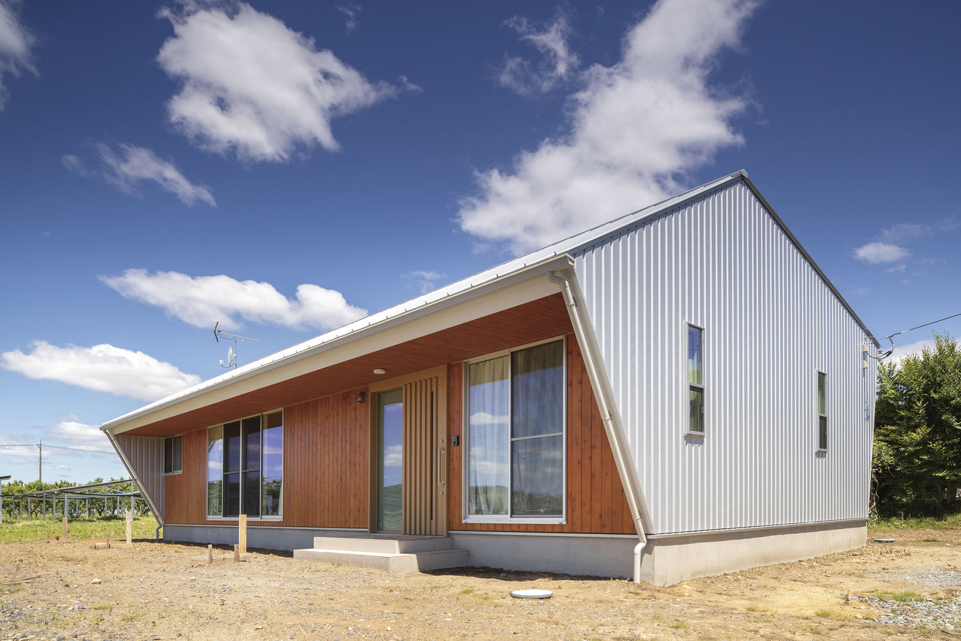 Azuma(吾妻建築店) 【1500～2000万円/26.9坪】大空とつながる26坪のミニマルサイズな平屋の建築実例画像2