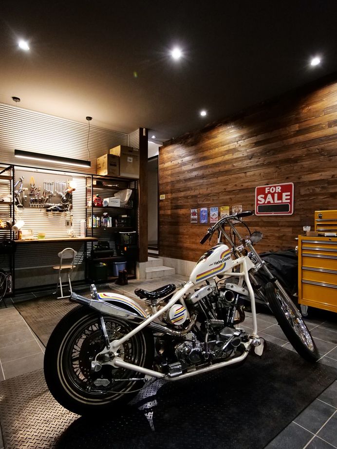 Azuma(吾妻建築店) 中庭、ガレージ、ワインセラー…と、暮らしが熟成されていく平屋+αの家の建築実例画像2