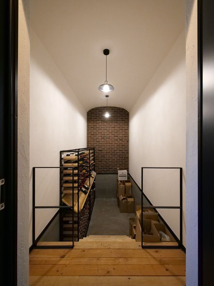 Azuma(吾妻建築店) 中庭、ガレージ、ワインセラー…と、暮らしが熟成されていく平屋+αの家の建築実例画像3