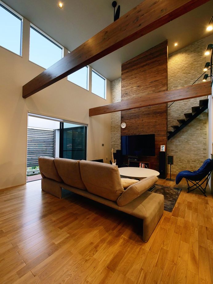 Azuma(吾妻建築店) 中庭、ガレージ、ワインセラー…と、暮らしが熟成されていく平屋+αの家の建築実例画像6