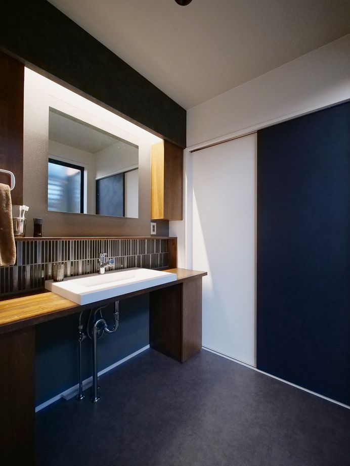 Azuma(吾妻建築店) 中庭、ガレージ、ワインセラー…と、暮らしが熟成されていく平屋+αの家の建築実例画像9