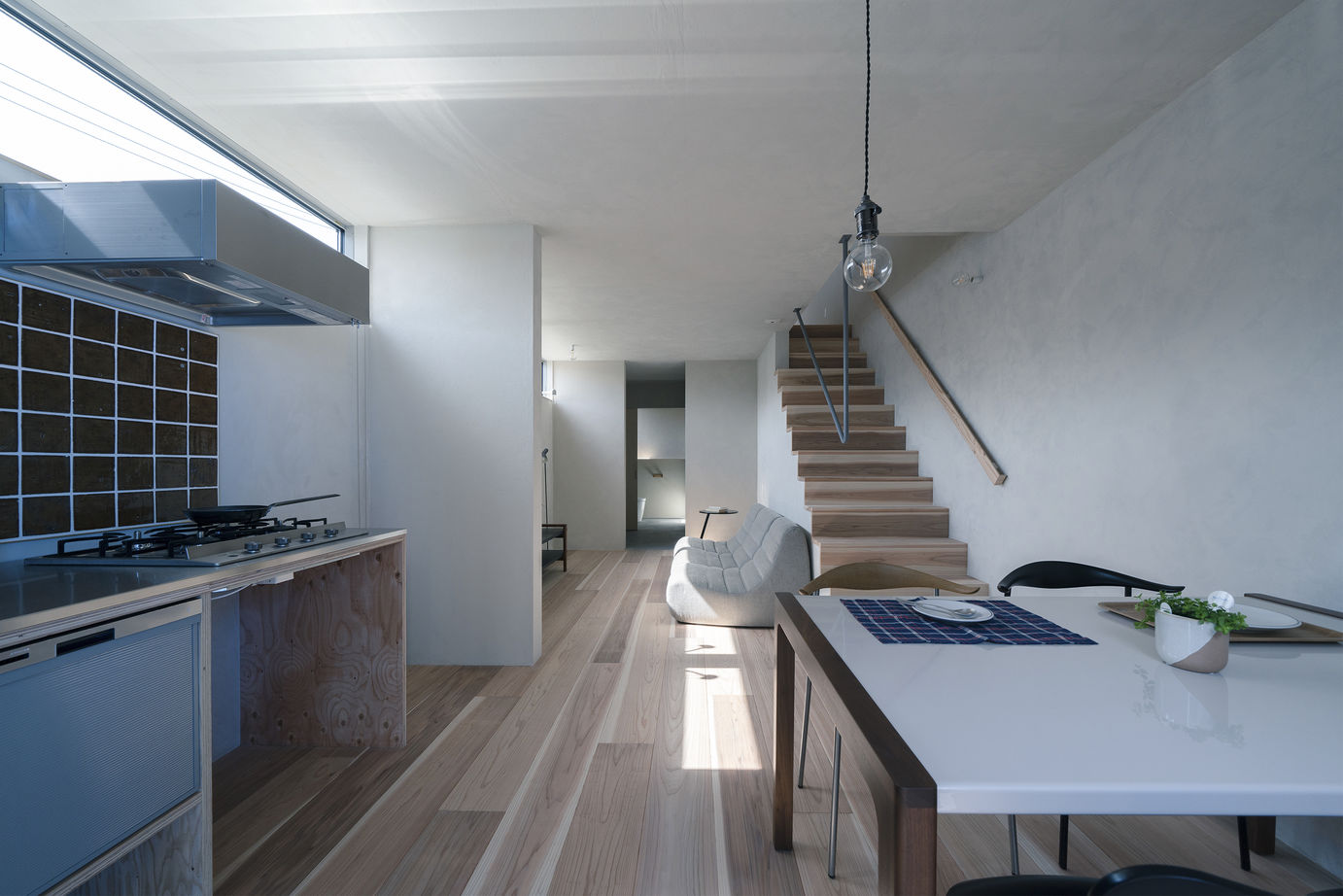 Tamada工房 【2000万円台／３階建／狭小住宅／ガルバリウムの外壁】採光・風通しも叶えた、ヒュッゲな暮らしの建築実例画像