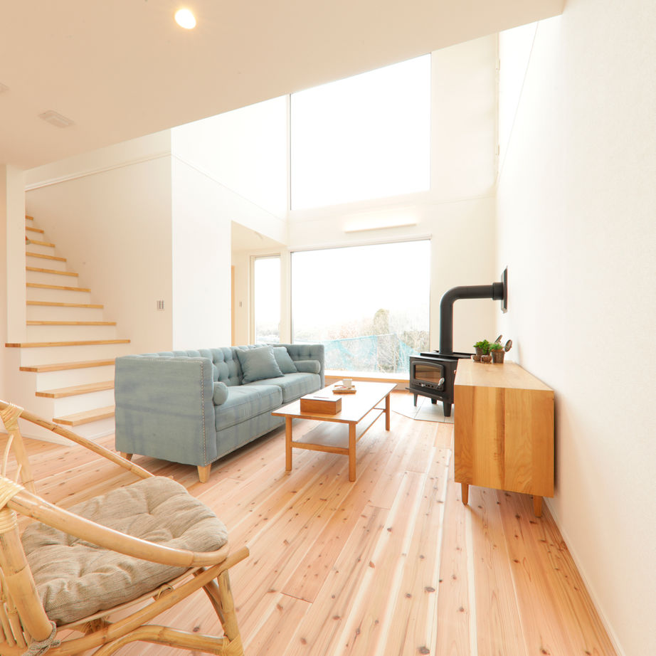 ゆめすみか（吉村一建設） 【兵庫県】ウッドデッキがふたつも！緑豊かな借景を活かした薪ストーブのある家の建築実例画像1