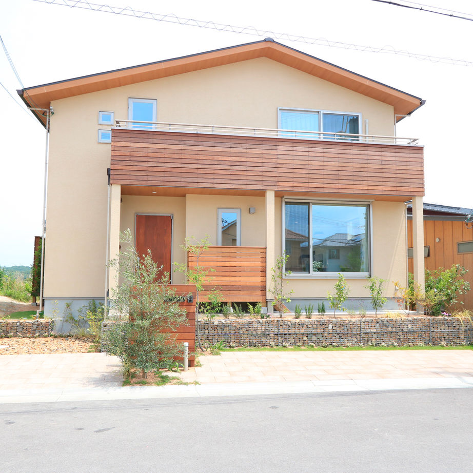 ゆめすみか（吉村一建設） 【兵庫県】ウッドデッキがふたつも！緑豊かな借景を活かした薪ストーブのある家の建築実例画像2