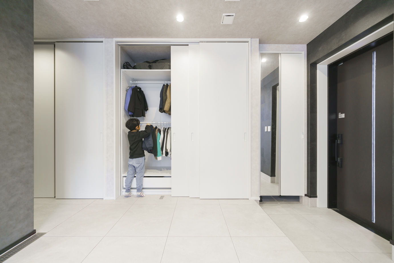 ゆめすみか（吉村一建設） 【3000万円台／大阪／豊中市／間取り有／全館空調】冬でもTシャツで心地いい！ホテルライクな家事ラクの家の建築実例画像4