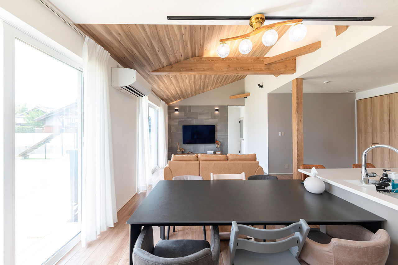 ゆめすみか（吉村一建設） 【大阪/ダブル断熱】勾配天井で広がりを生み出した、家族がのびのびと過ごせる平屋の建築実例画像2