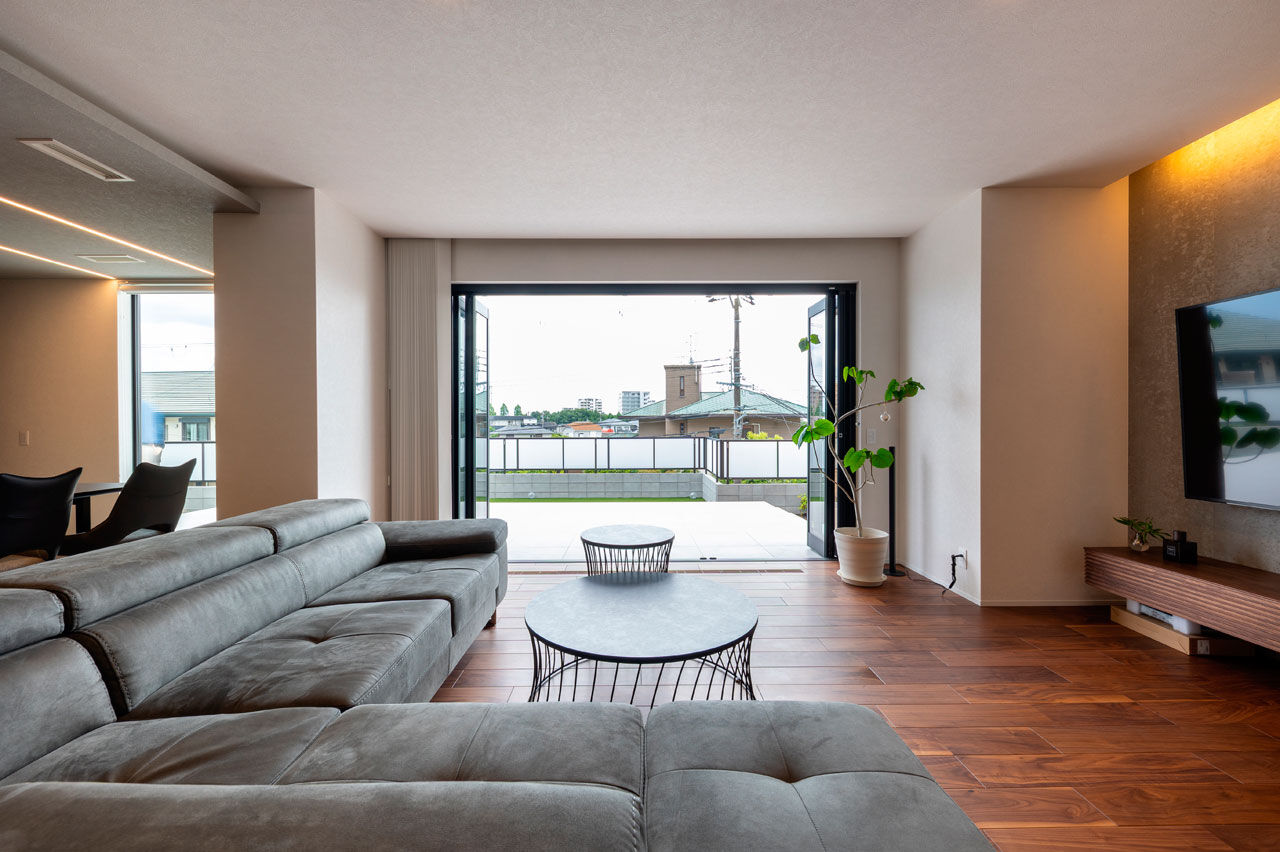 ゆめすみか（吉村一建設） 【4000万円～/大阪/豊中/間取り図有/全館空調】大開口を設けた、年中心地いいホテルライクなくつろぎの邸宅の建築実例画像3