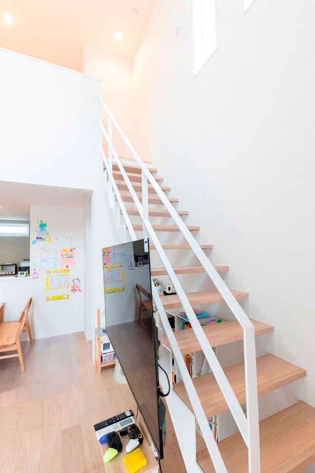 ゆめすみか（吉村一建設） 【2000万円台/大阪/間取り図有】鉄骨階段×吹抜けのある、明るい光に満ちた家族がのびのびと暮らす家の建築実例画像3