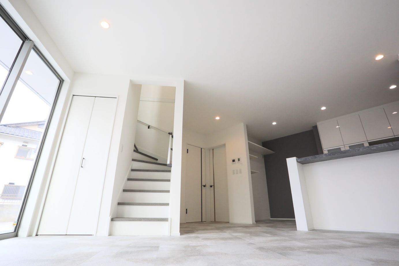 本間工務店 【船橋市/2000万円台/間取り有】家族6人が快適に暮らせる工夫が詰まったシンプルでホテルライクな住まいの建築実例画像4