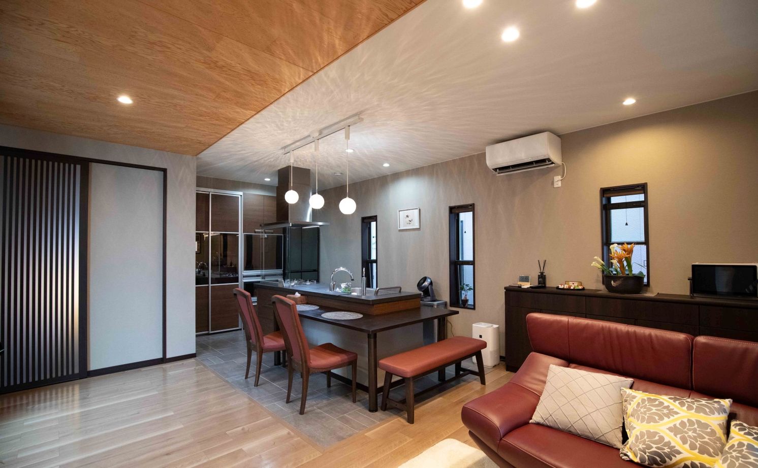 百年住宅 地震など災害への強さや高い住宅性能で、迷いなく依頼を決定。坪庭のモミジが心を和ませる快適な家の建築実例画像2