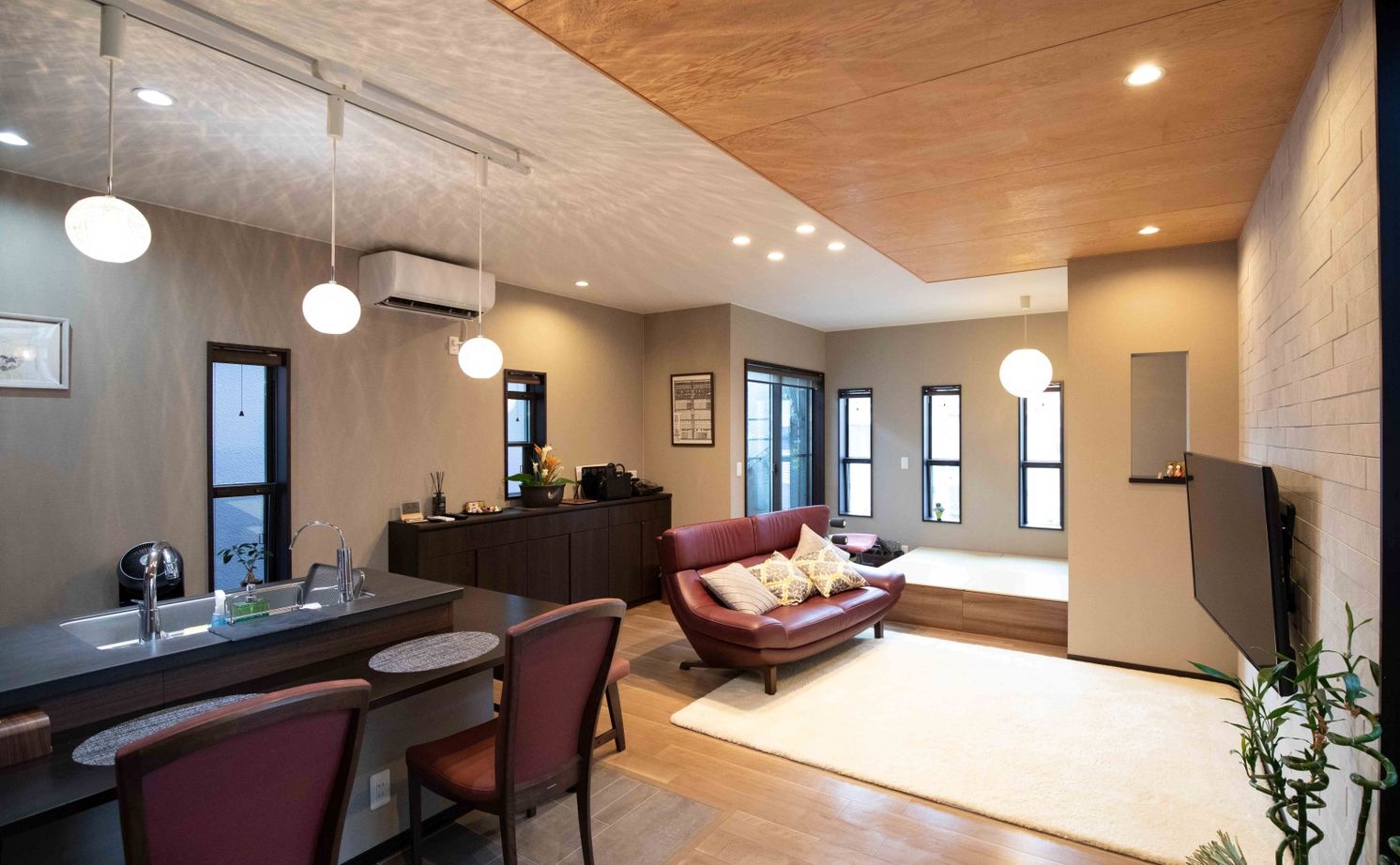 百年住宅 地震など災害への強さや高い住宅性能で、迷いなく依頼を決定。坪庭のモミジが心を和ませる快適な家の建築実例画像4