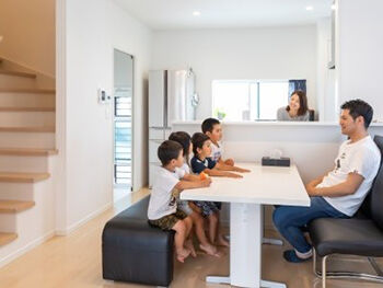 百年住宅 【静岡市｜鉄筋コンクリート造】子育てしやすい家事ラク動線が魅力。家族の笑顔を守る安心の家の建築実例画像2