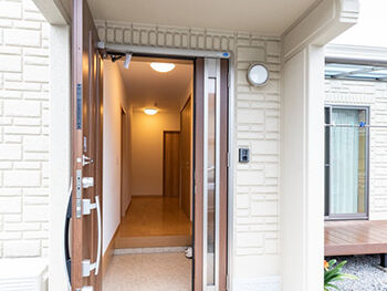 百年住宅 【豊川市｜鉄筋コンクリート造】耐震性と低ランニングコストが決め手に。趣味の映画を楽しむ安心の平屋の建築実例画像5