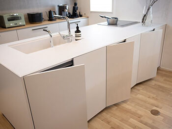 百年住宅 【裾野市｜鉄筋コンクリート造】安心感とデザイン性を追求した、木目×ダークグレーのシンプルモダンな家の建築実例画像5