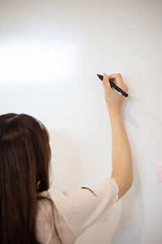 百年住宅 【裾野市｜鉄筋コンクリート造】安心感とデザイン性を追求した、木目×ダークグレーのシンプルモダンな家の建築実例画像6