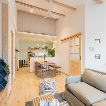 オーパス スタイル 【1000万円台/平屋/20坪台】コンパクトなのに開放感のある間取りの素材感にもこだわった「おしゃれな平屋」の建築実例画像2