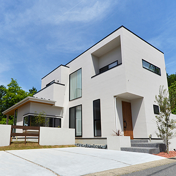 オーパス スタイル 【岐阜/2000万円台/30坪台】大きな吹抜けやウッドデッキが開放感たっぷり。オーダー家具で空間に統一感もの建築実例画像2