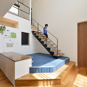 オーパス スタイル 【岐阜/2000万円台/30坪台】大きな吹抜けやウッドデッキが開放感たっぷり。オーダー家具で空間に統一感もの建築実例画像3