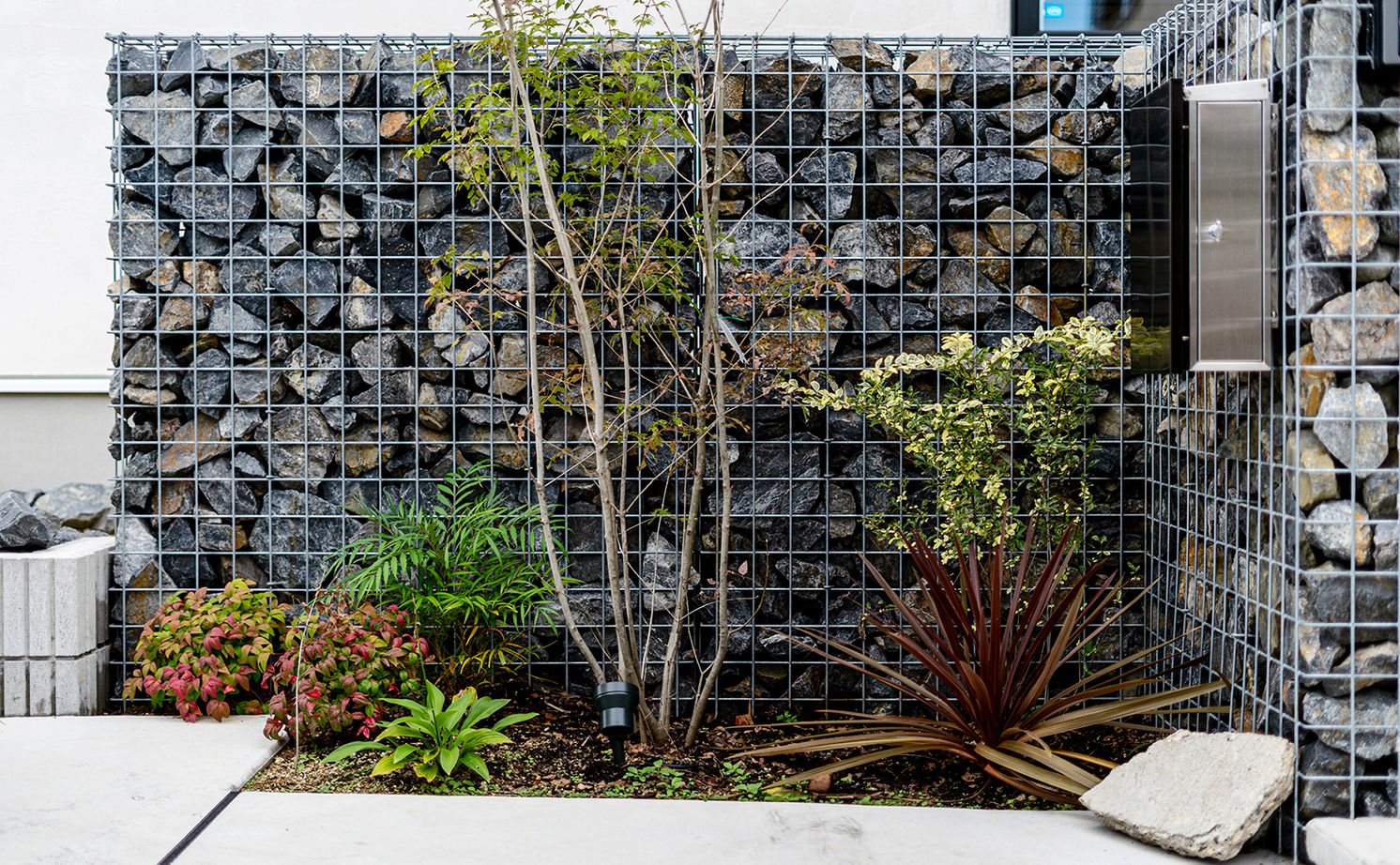 オーパス スタイル 【愛知県/薪ストーブ×吹抜け/30坪台】リビングとひと続きの土間空間が開放感を演出する、離れと調和する家の建築実例画像20