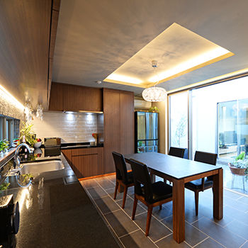 オーパス スタイル 【岐阜/中庭/リゾート風/モダンスタイル/二世帯住宅/50坪台】プライバシーに配慮した間取りのマイホームの建築実例画像5