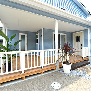 オーパス スタイル  【2000万円台/二世帯住宅/5LDK/40坪台/間取り図有】カリフォルニアスタイルのおしゃれなガレージハウス の建築実例画像2