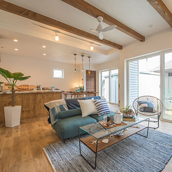 オーパス スタイル  【2000万円台/二世帯住宅/5LDK/40坪台/間取り図有】カリフォルニアスタイルのおしゃれなガレージハウス の建築実例画像5