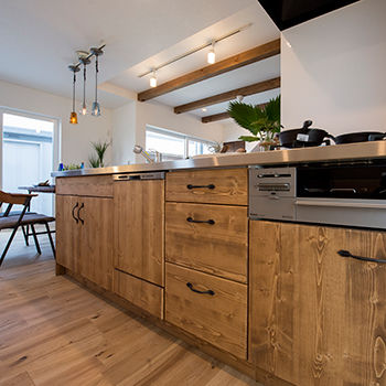 オーパス スタイル  【2000万円台/二世帯住宅/5LDK/40坪台/間取り図有】カリフォルニアスタイルのおしゃれなガレージハウス の建築実例画像7