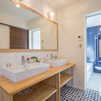 オーパス スタイル  【2000万円台/二世帯住宅/5LDK/40坪台/間取り図有】カリフォルニアスタイルのおしゃれなガレージハウス の建築実例画像8