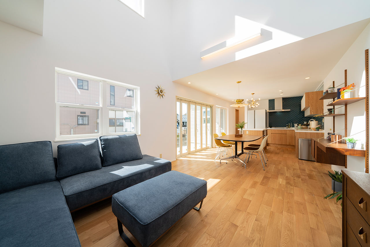 オーパス スタイル 【ガレージ＆カバードポーチのある家/30坪台】ヴィンテージ家具が映えるカリフォルニアスタイルの家の建築実例画像4