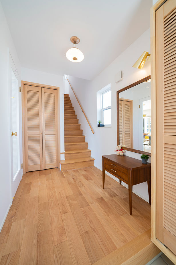 オーパス スタイル 【ガレージ＆カバードポーチのある家/30坪台】ヴィンテージ家具が映えるカリフォルニアスタイルの家の建築実例画像9