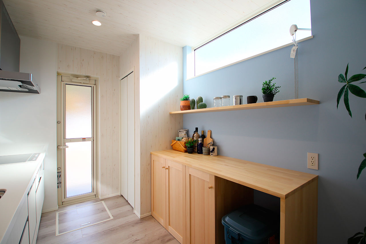 オーパス スタイル 【平屋/ビルトインガレージ/3LDK/30坪台】平屋でも開放的なリビングを実現！カリフォルニアスタイルの家 の建築実例画像6