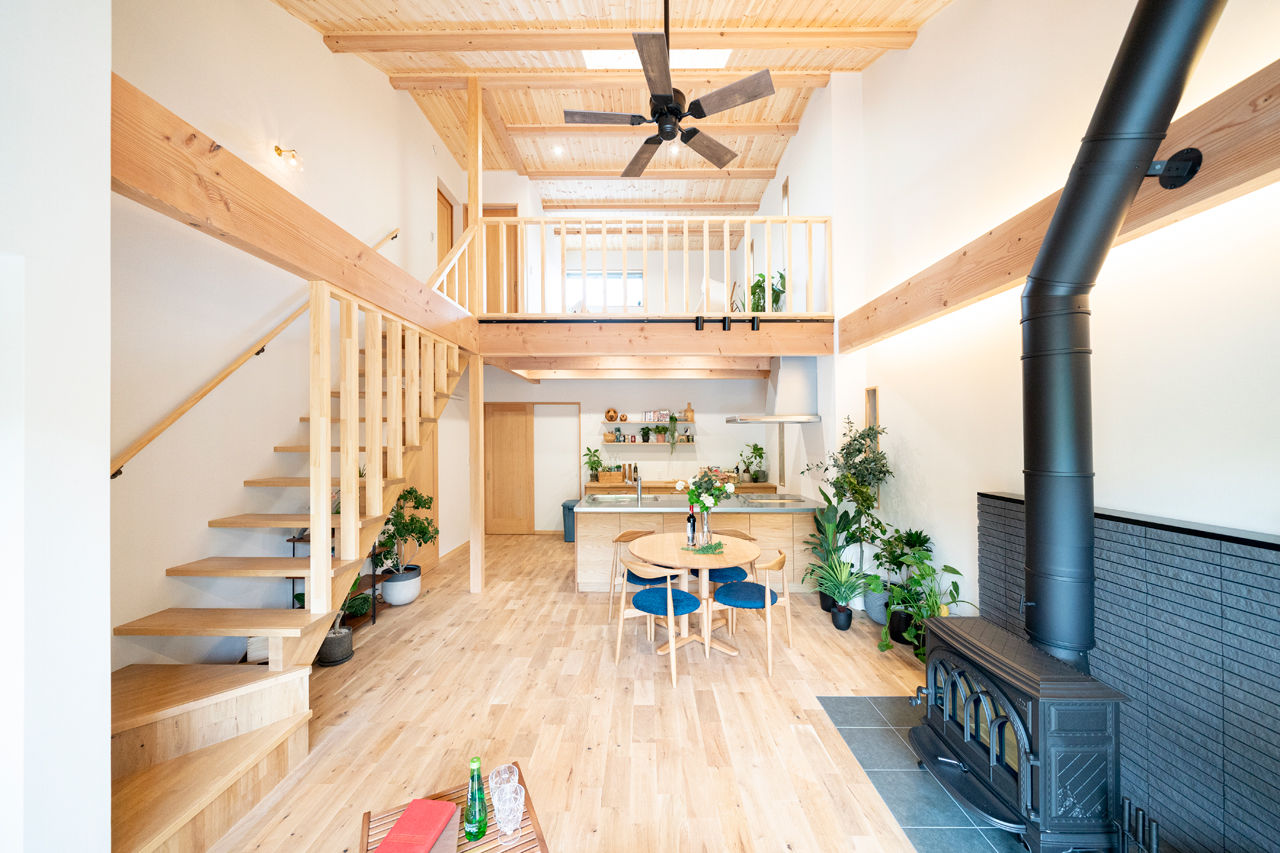 オーパス スタイル 【2000万円台/平屋風】木に囲まれた室内に薪ストーブ。アウトドア好きのための山小屋スタイルの家の建築実例画像3