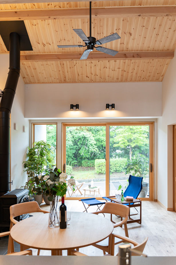 オーパス スタイル 【2000万円台/平屋風】木に囲まれた室内に薪ストーブ。アウトドア好きのための山小屋スタイルの家の建築実例画像4