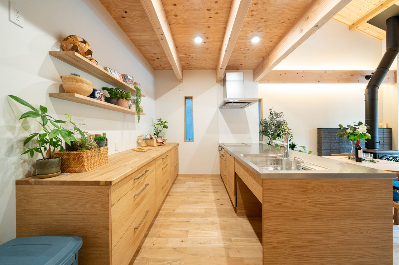 オーパス スタイル 【2000万円台/平屋風】木に囲まれた室内に薪ストーブ。アウトドア好きのための山小屋スタイルの家の建築実例画像6