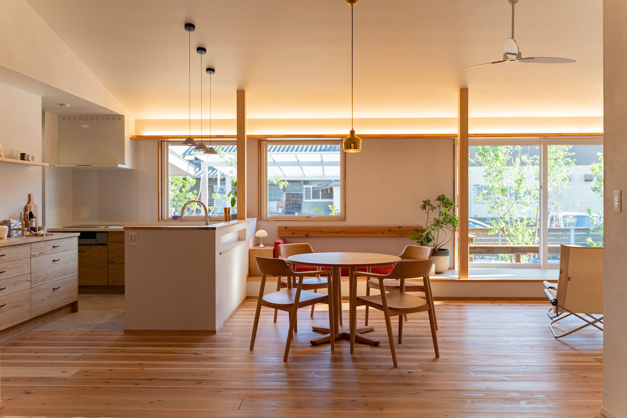 オーパス スタイル 【平屋/理想の間取り/2000万円台】外観も室内も木の素材感あふれるデザイン！高断熱を活かした開放的な平屋の建築実例画像3