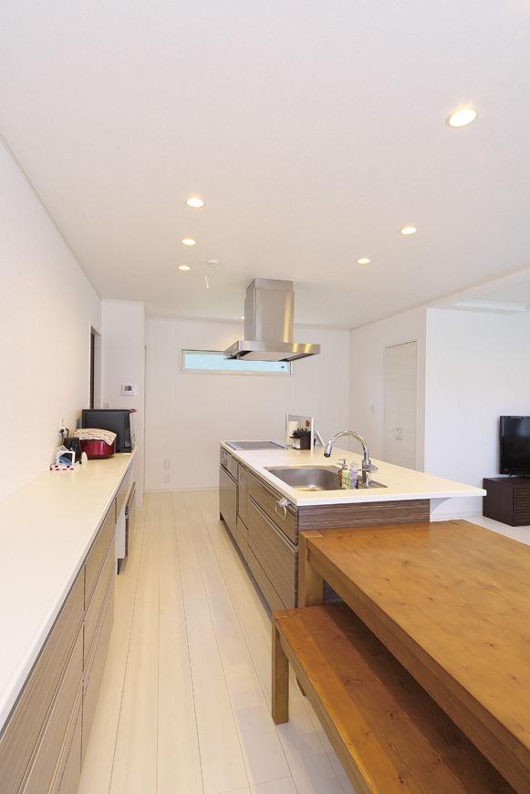 アイムの家 宮城　東和総合住宅 【本体1880万円・間取り有】すっきり広々キッチンと、技あり空間の和室に注目。憧れの白を基調とした住まいの建築実例画像2